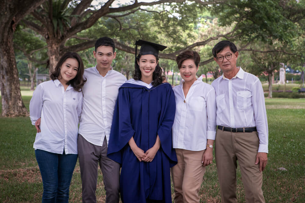 graduation girl with family